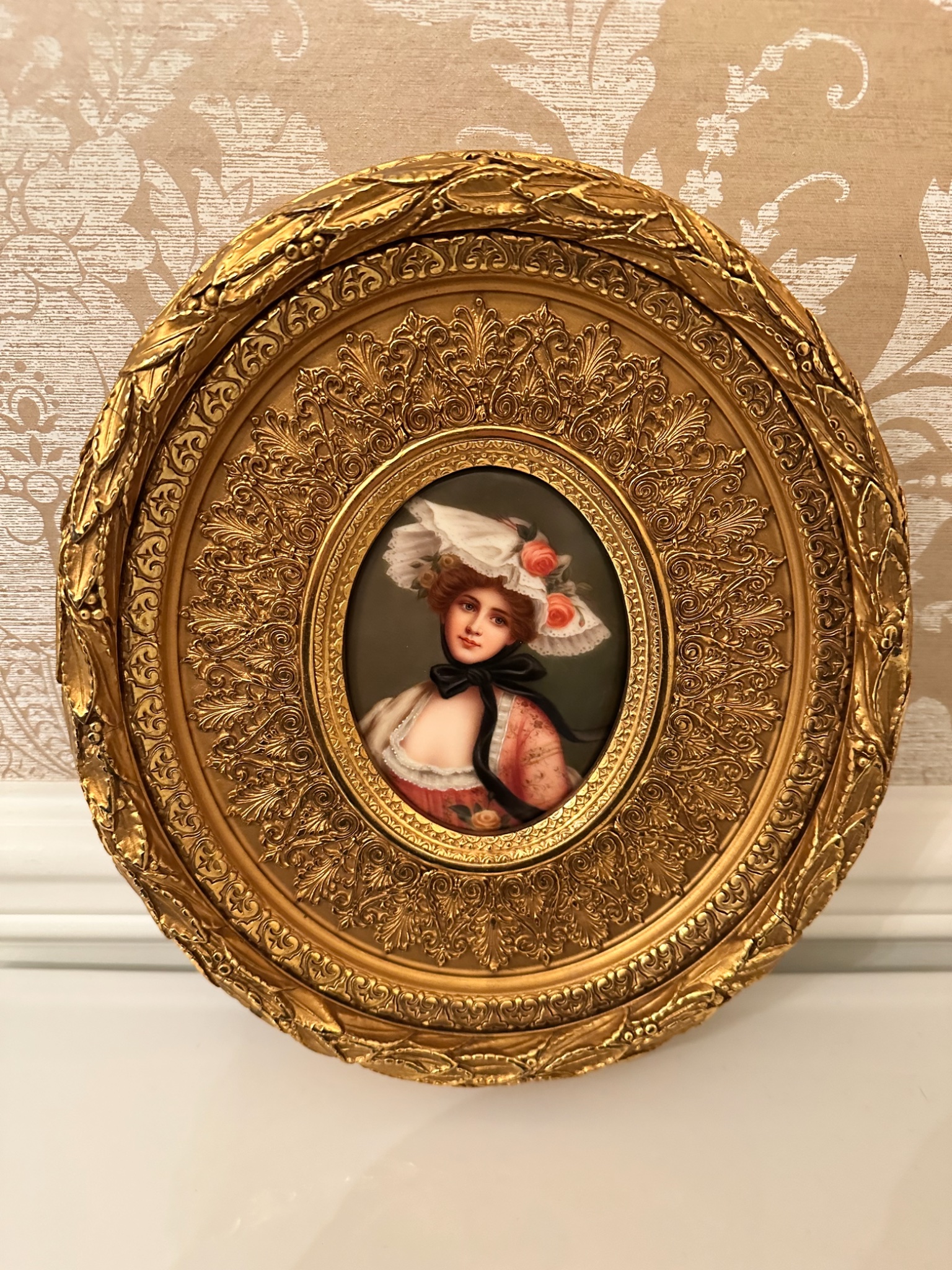 Ornate gilt decorative picture frame with Victorian-style portrait print