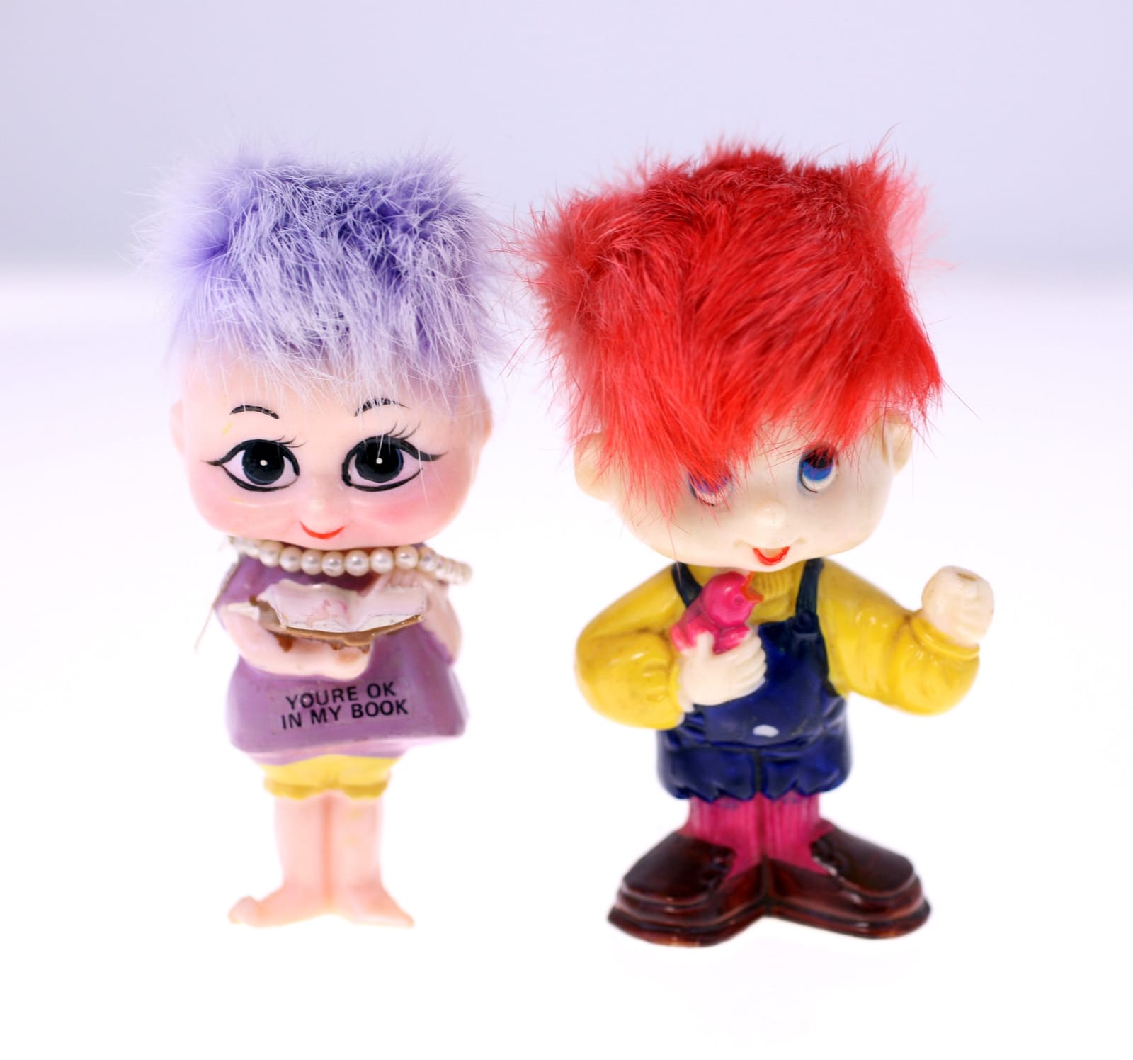 Pair of novelty troll dolls / small plastic figurines with faux fur hair