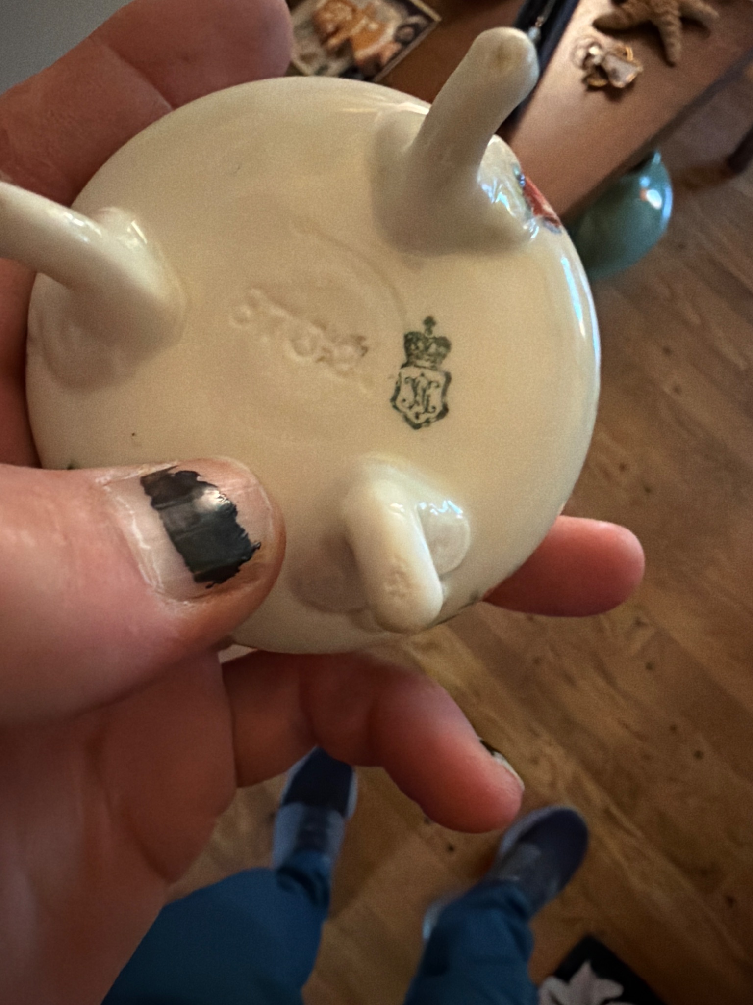 Small porcelain novelty figurine or covered trinket dish (exact form unclear)
