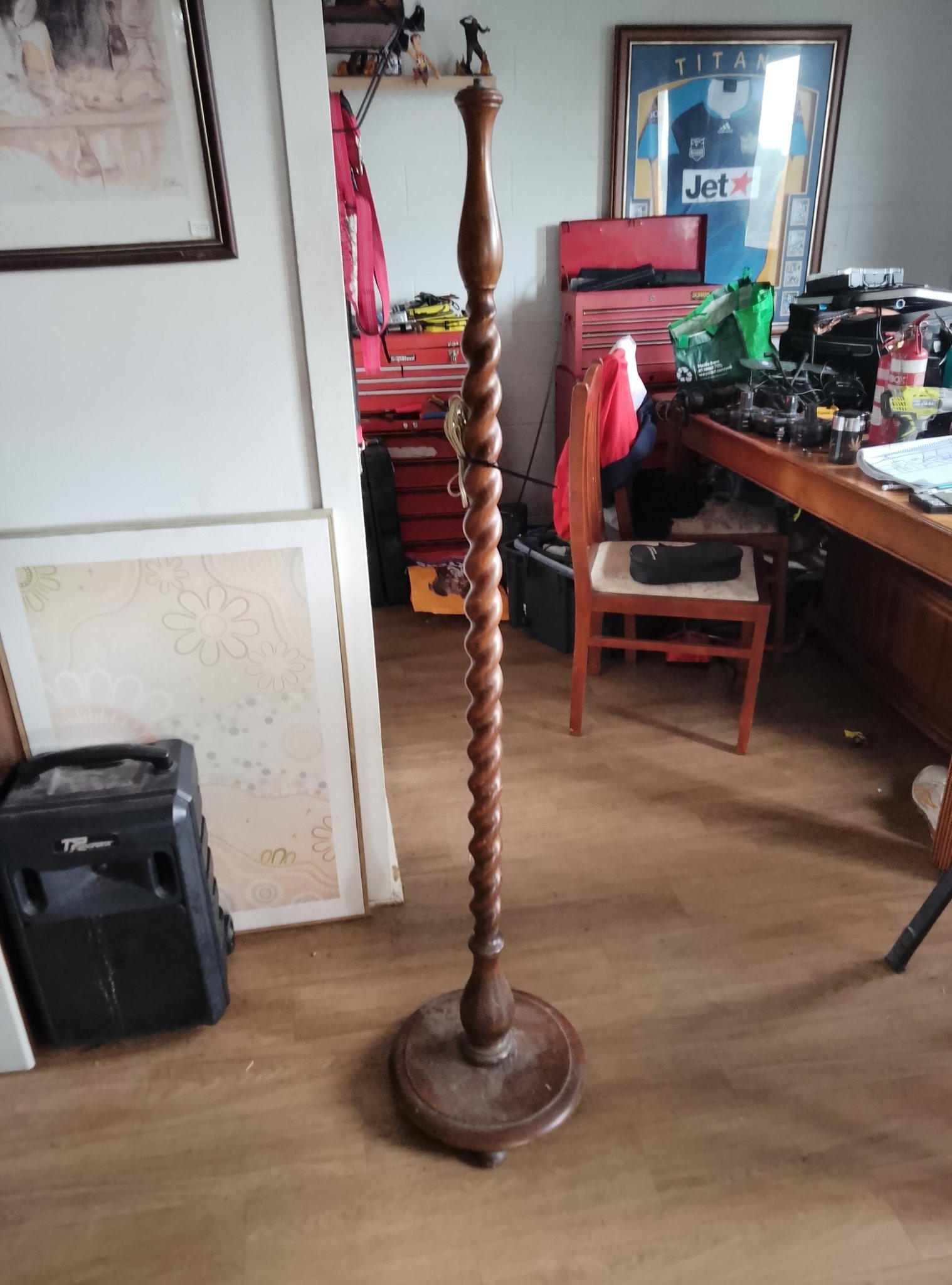 Turned wooden floor-standing torchère or stand