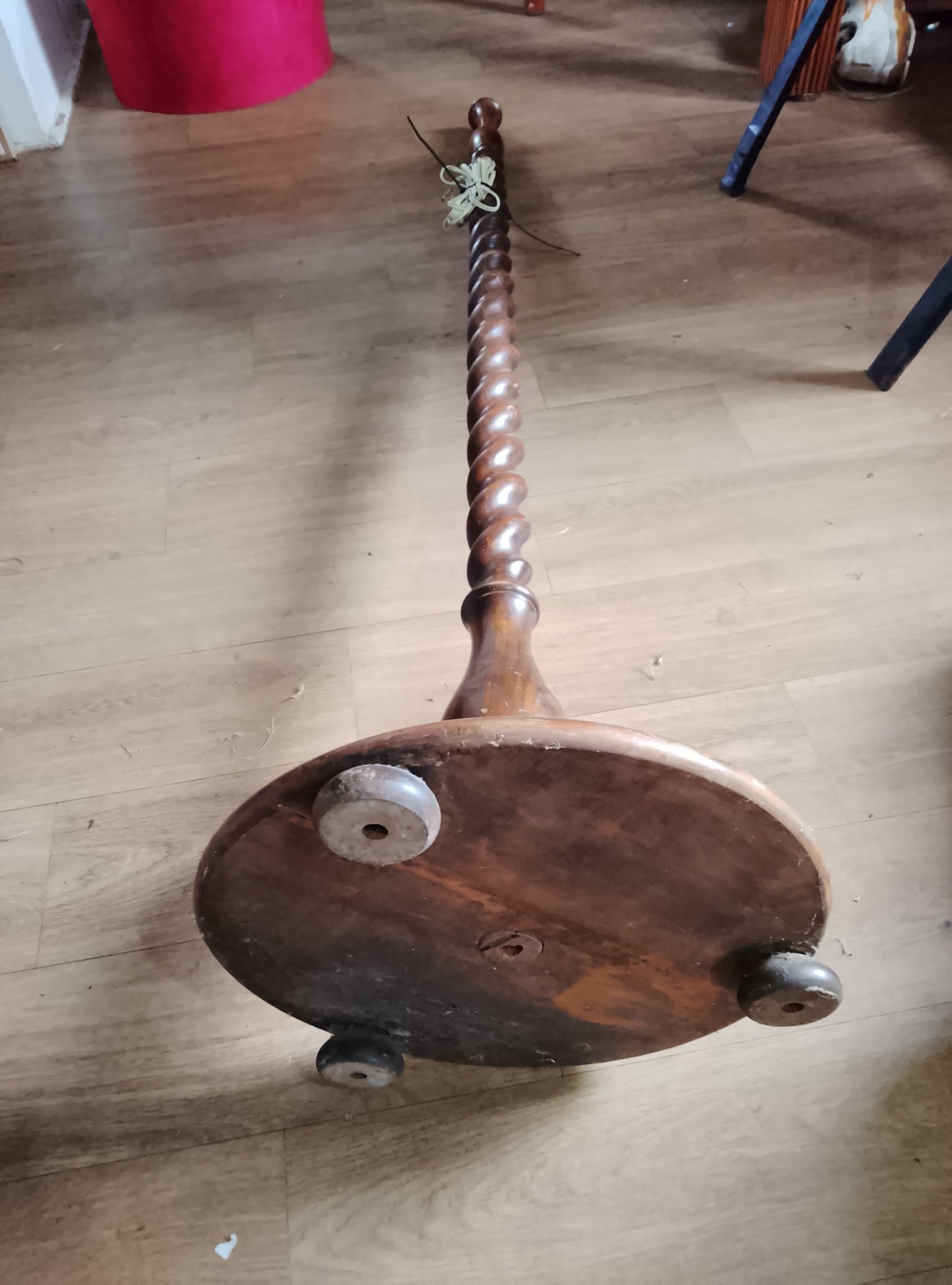 Turned wooden furniture leg or table/stand support